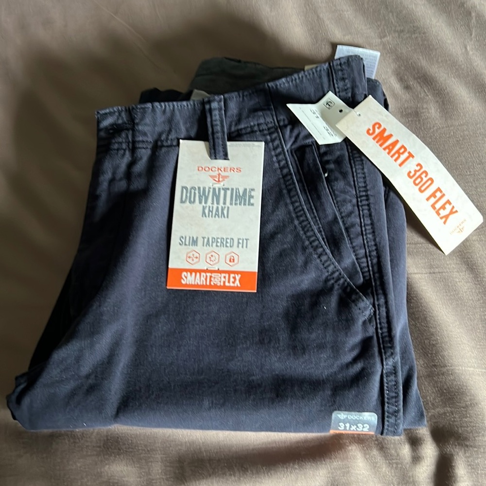 Dockers downtime khaki grey pants. Slim tapered fit, smart flex 360 waistband.